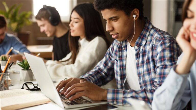 College Insights & Articles & Researches | Barnes & Noble College